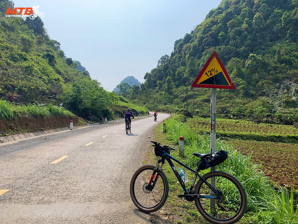 Cao Bang – Tra Linh Biking Tours